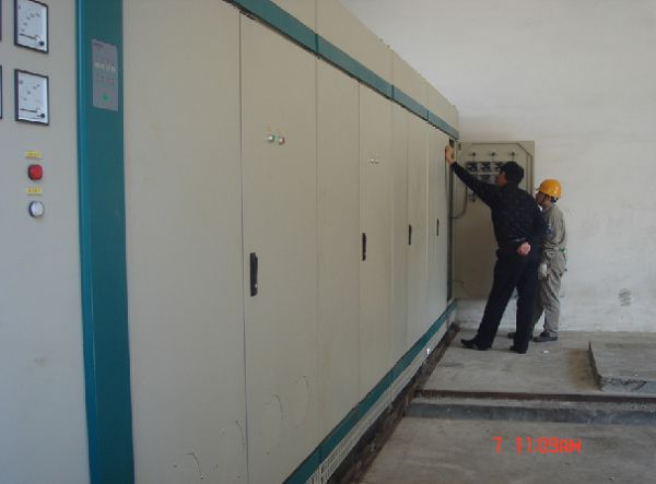 萬邦永躍兩臺1200KVA岸電電源現(xiàn)場調試1.jpg